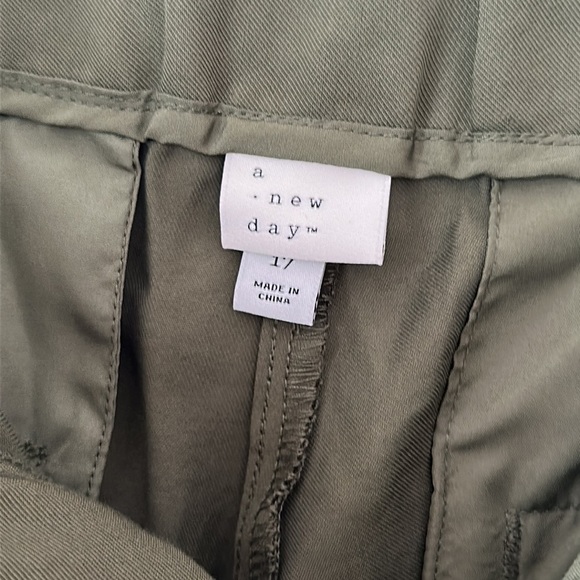Women's Size 17 Green A New Day Pants Side pockets - Picture 4 of 5
